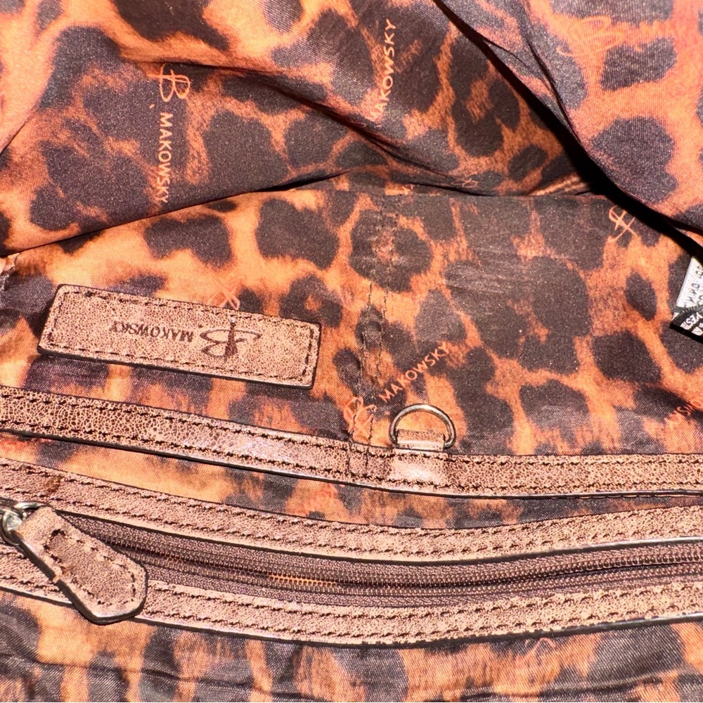 B. Makowsky Brown/ taupe Leather Crossbody Bag with Distressed Finish - Picture 6 of 8
